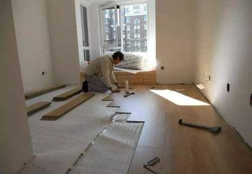 旧房翻新地砖铺新地板的流程